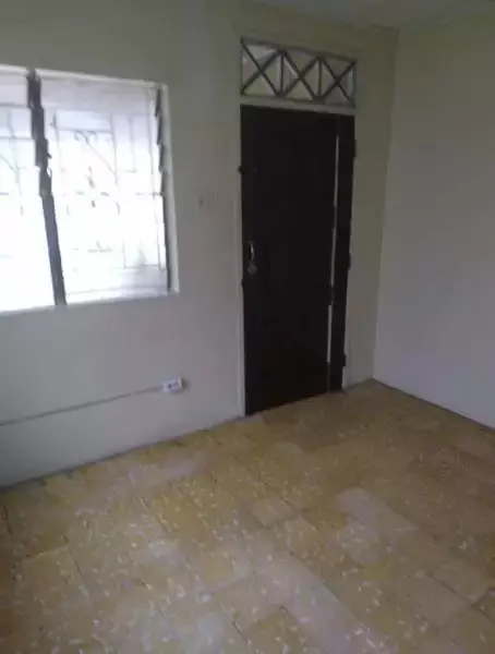 Room shared Bathroom, utilities included