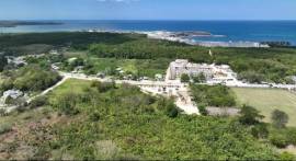 Majestic 5-acre parcel of land in Green Island