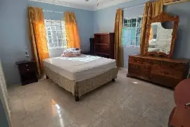 2 Bedrooms, 2.5 Bathrooms House