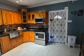 2 Bedrooms, 2.5 Bathrooms House
