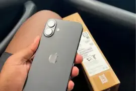 IPHONE 16 PLUS 128GB Network locked, eSIM