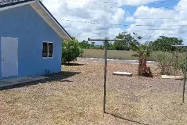 2 Bedrooms 1 Bathrooms House