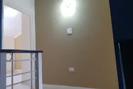 Beautifully Maintained 2 Bedroom, 2.5 Bathroom Townhouse