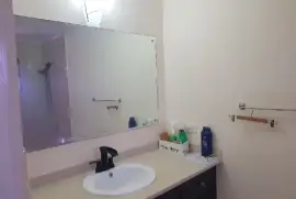 Beautifully Maintained 2 Bedroom, 2.5 Bathroom Townhouse