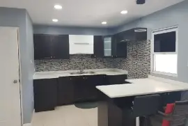 Beautifully Maintained 2 Bedroom, 2.5 Bathroom Townhouse