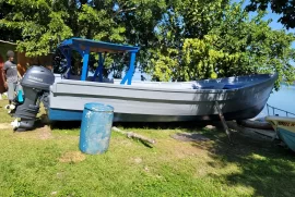 36ft Fibre glassed fishing boat, Yamaha 60 hp