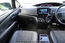 Toyota Estima 2013
