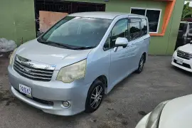 2013 Toyota Noah