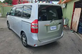 2013 Toyota Noah