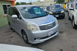 2013 Toyota Noah