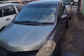 Nissan tida 06