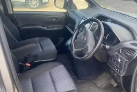 Newly imported 2015 Voxy Fully loaded