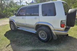 2001 Isuzu Trooper