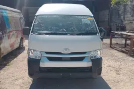 Toyota Hiace Commuter