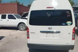 Toyota Hiace Commuter