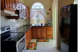 3 Bedrooms, 2 Bathrooms Apartment