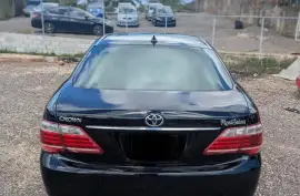 2012 Toyota Crown Royal Saloon