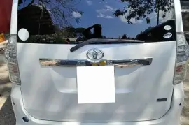 Pearl white 2011 Toyotta Voxy