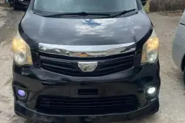 2012 Toyota Noah SI