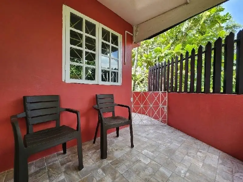 2 Bedrooms 1 Bathroom Apartment