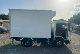 2014 Mitsubishi Fuso freezer truck