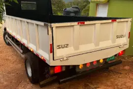 2005 Isuzu 5 ton truck