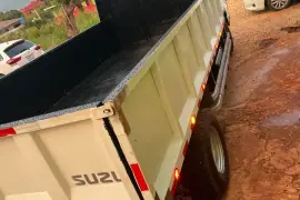 2005 Isuzu 5 ton truck