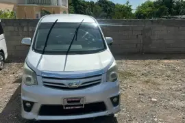 2013 Toyota Noah Si