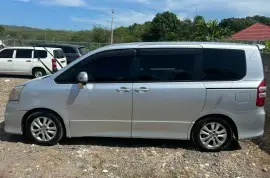 2013 Toyota Noah Si