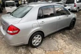 2013 Nissan tiida