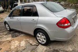 2013 Nissan tiida