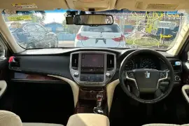 2015 Toyota Crown Royale 