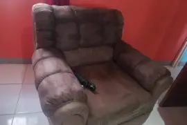 Comfortable 3-Piece Sofa Set for Sale – Great Condition!