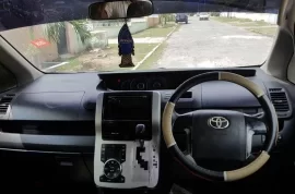 2012 Toyota Voxy