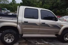 2004 Toyota Hilux