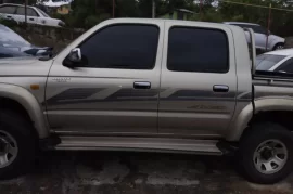 2004 Toyota Hilux