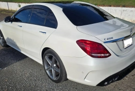 2015 Mercedes Benz C200 (AMG package)