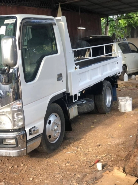 Isuzu truck tipper