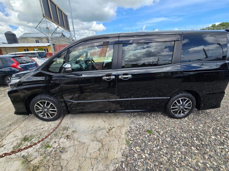 Toyota Voxy 2017