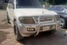 2001 Mitsubishi Pajero