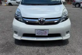 Toyota Isis Platana 2014