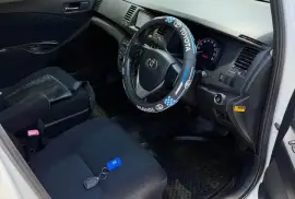 Toyota Isis Platana 2014