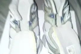 it is a very good shoes for sports and going out 