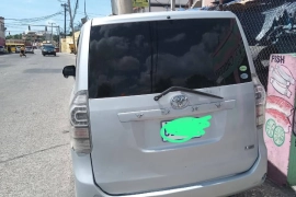 Toyota voxy 2013