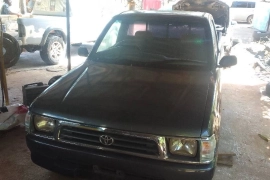 2000 Toyota Hilux