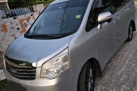 2012 Toyota voxy