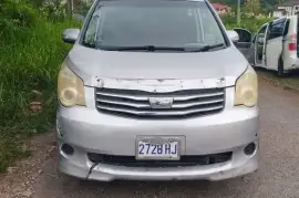 2010 Toyota NOAH