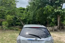 2013 Honda fit shuttle