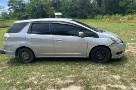 2013 Honda fit shuttle