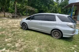 2013 Honda fit shuttle